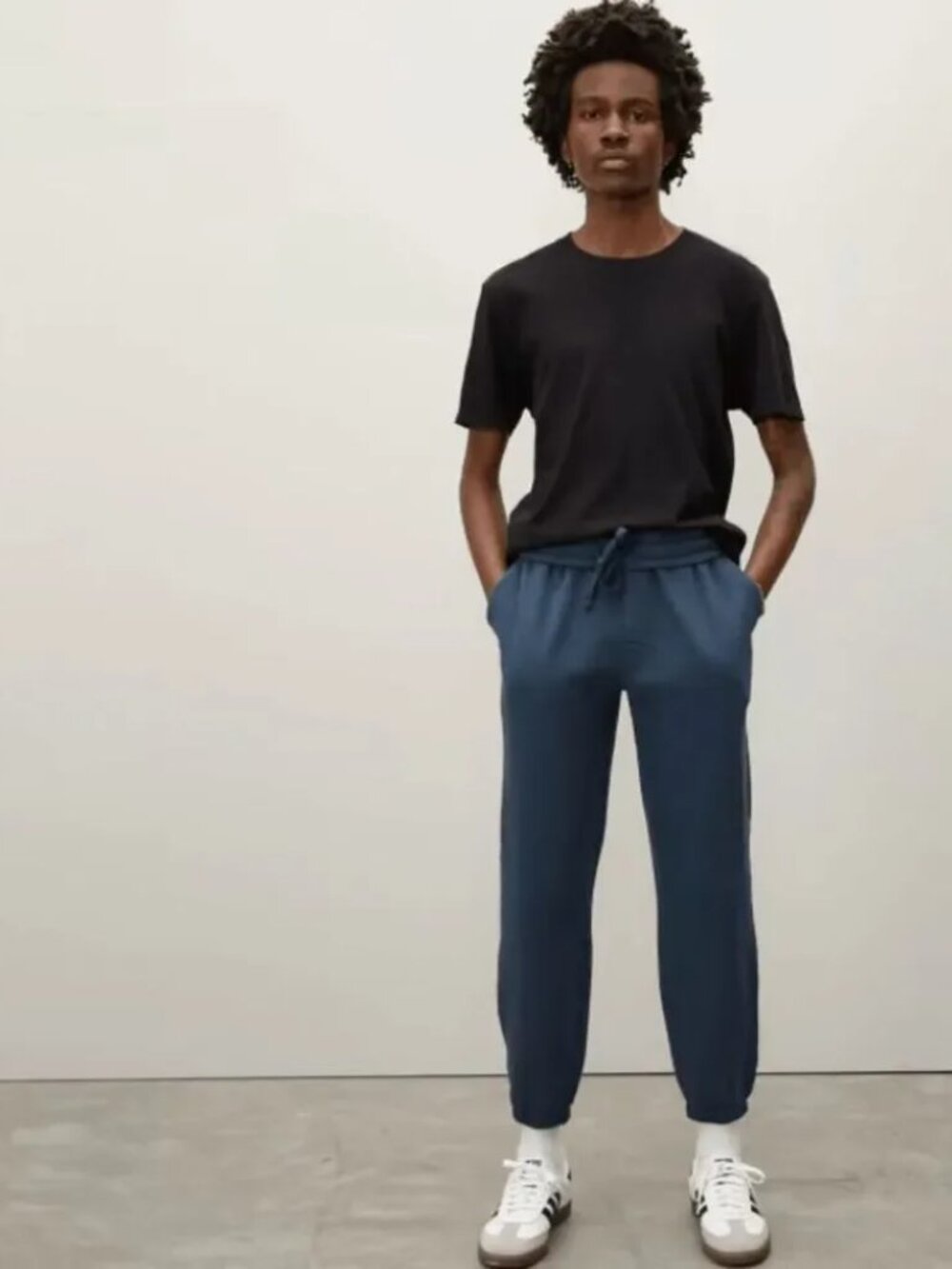 Everlane Mens Black Soft Organic Cotton Crewneck Lightweight T-Shirt